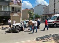 Kavşakta motosiklet ile elektrikli bisiklet çarpıştı: 2 yaralı