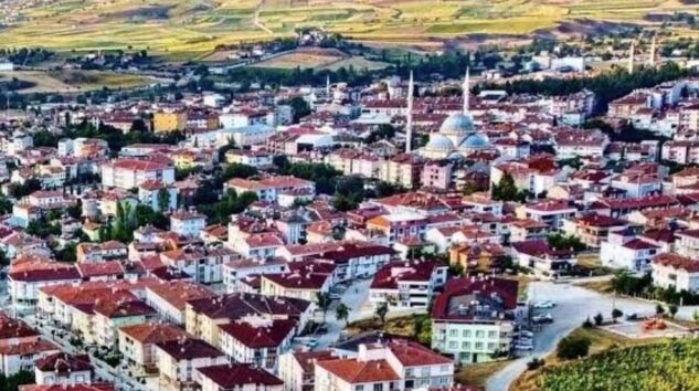 Tarihin gölgesinde bir ilçe neden eriyor?
