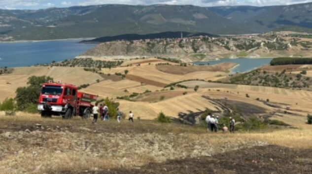 Vezirköprü’de iki ayrı yangın korkuttu