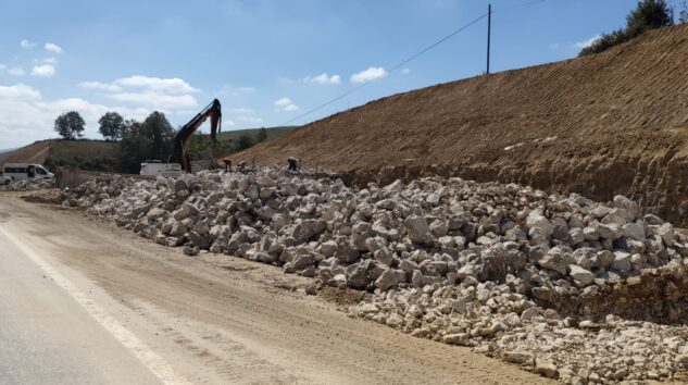 Vezirköprü – Havza yolunda çalışmalar devam ediyor