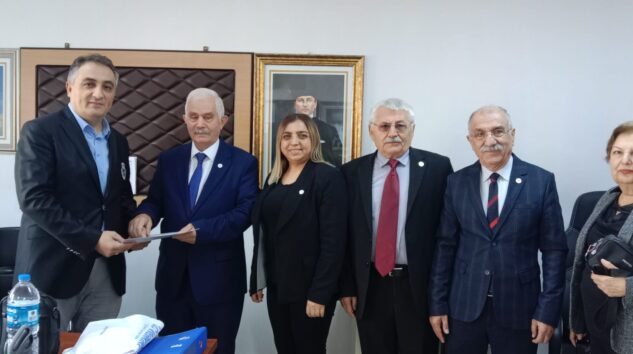 Nazım Kale ve Yönetimi Mazbatalarını Aldı