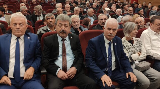 Vezirköprü’de Yeni Parti’nin ilk kongresinde Nazım Kale güven tazeledi
